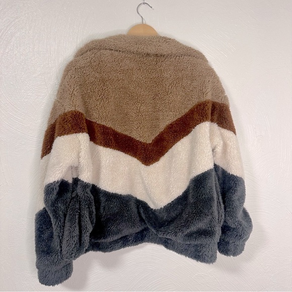 Ultra Cozy Chevron Faux Fur Fuzzy Bomber Jacket | Like New - Picture 6 of 12